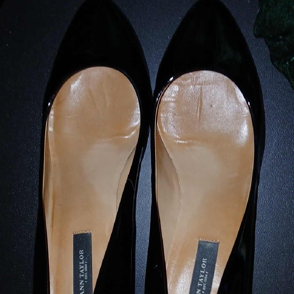 Ann Taylor Classic Black Heels Size 8M - Picture 4 of 5